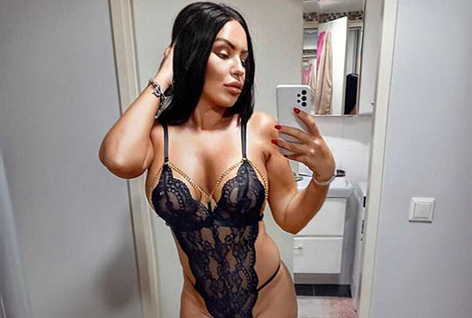 Escort Dilara aus Wien ist ein kleiner gut geschliffener Diamant. Sexy frecht oder auch süß und romantisch...